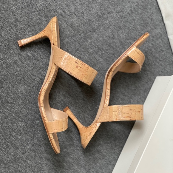 Manolo Blahnik Natural Cork Sandal - Picture 5 of 8